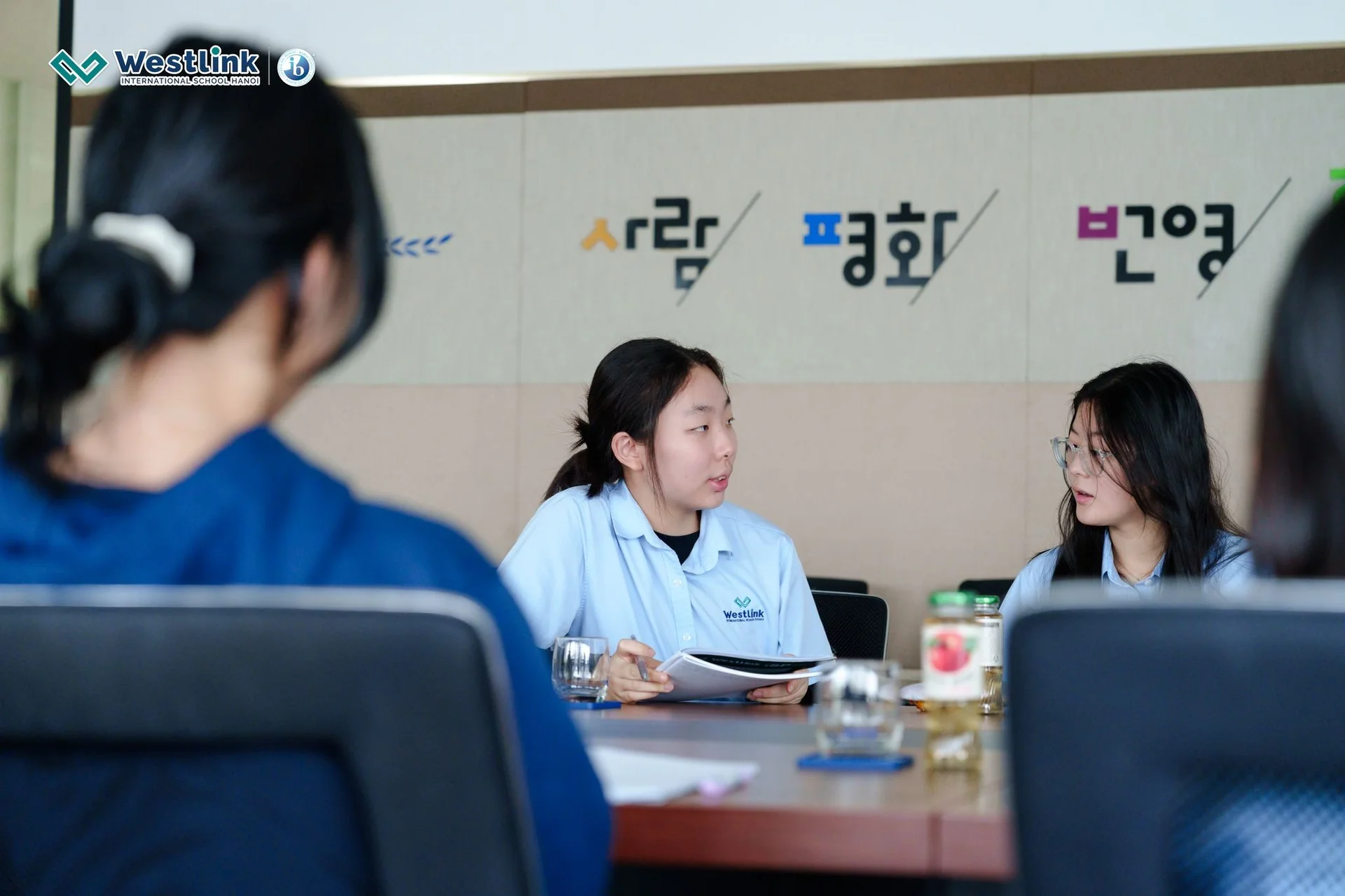 Học Sinh Lớp 9 Westlink Tham Quan Văn Phòng KOICA Việt Nam