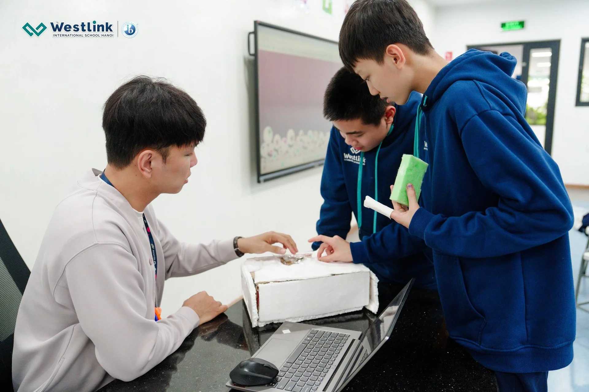 Thử Thách Cách Âm Tại Westlink: Nơi Khoa Học Song Ngữ Khơi Nguồn Sáng Tạo