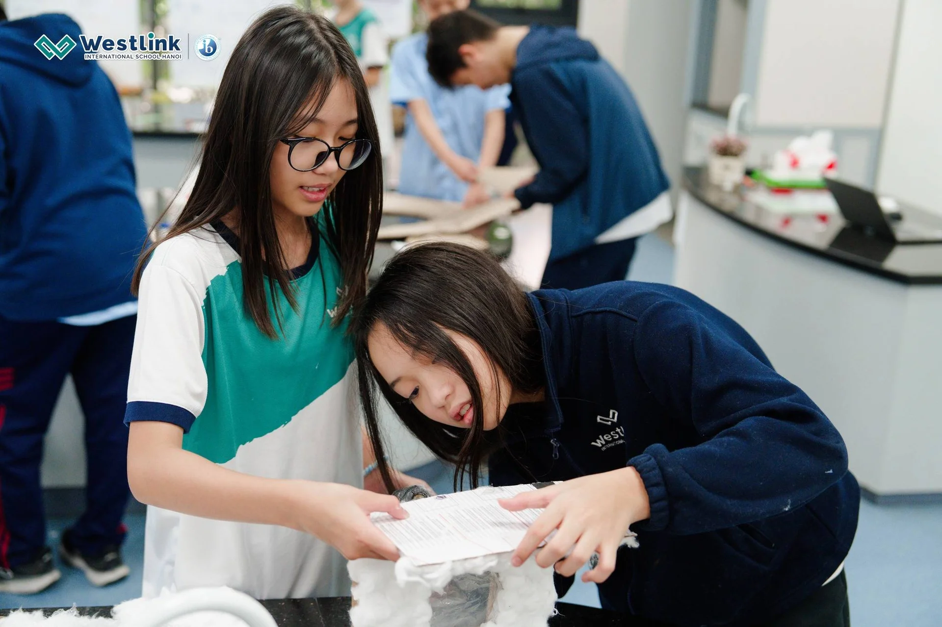 Thử Thách Cách Âm Tại Westlink: Nơi Khoa Học Song Ngữ Khơi Nguồn Sáng Tạo